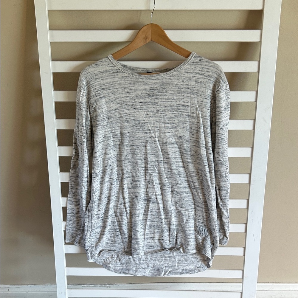 DIVIDED H&M Gray Long Sleeve Medium SweaterTop